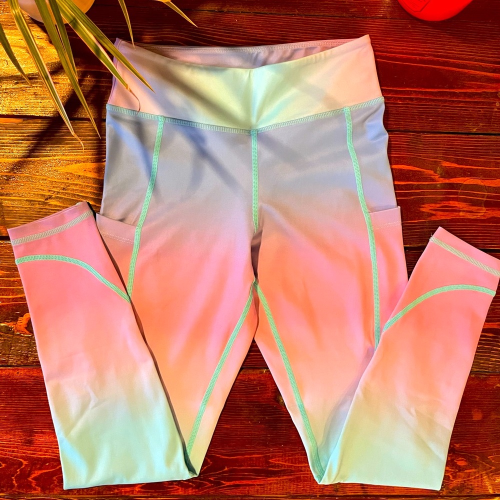 Like new Curves N Combatboots Unicorn Leggings w/ pockets Size small